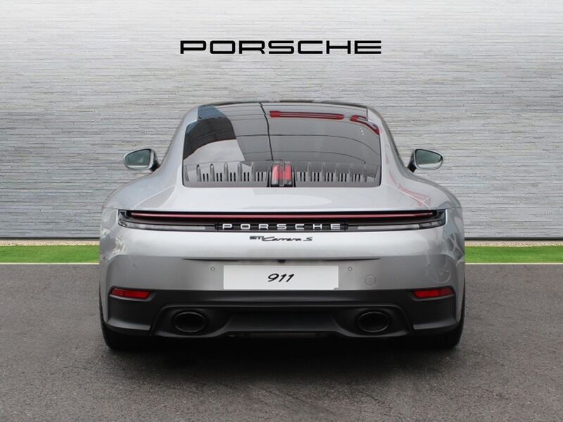 More views of Porsche 911