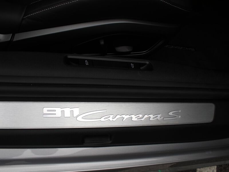 More views of Porsche 911