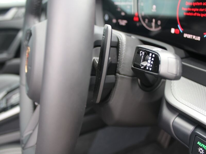 More views of Porsche 911