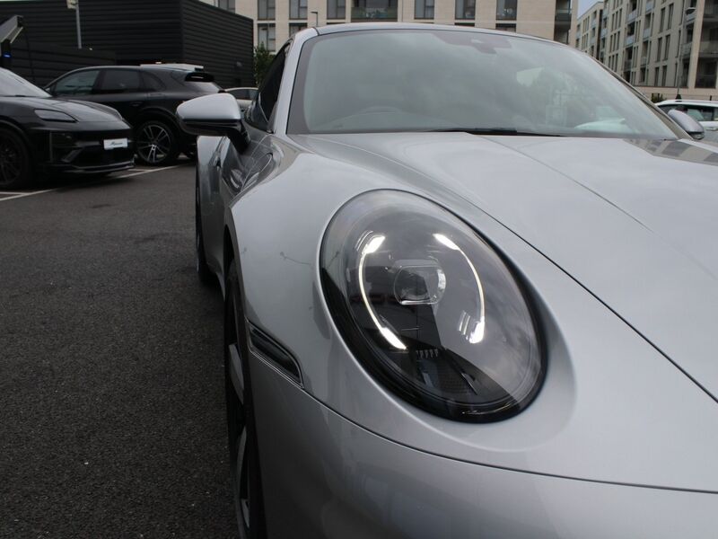 More views of Porsche 911