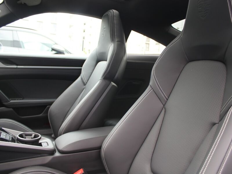 More views of Porsche 911