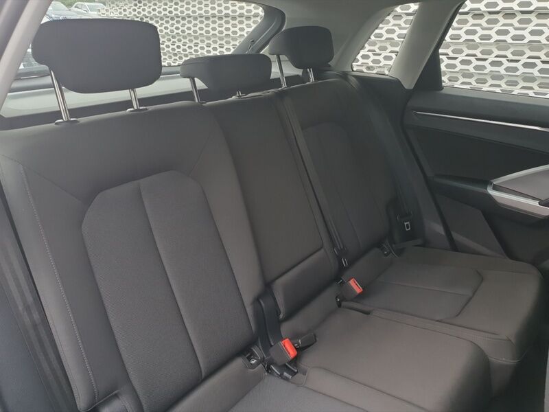 More views of Audi Q3