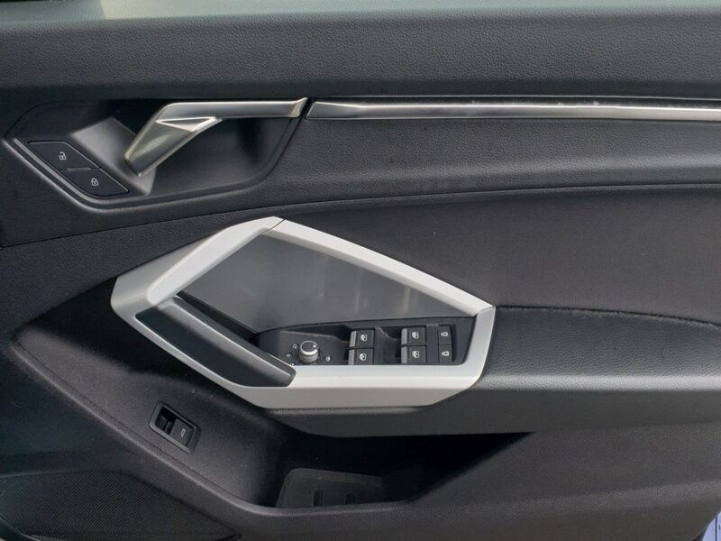 More views of Audi Q3