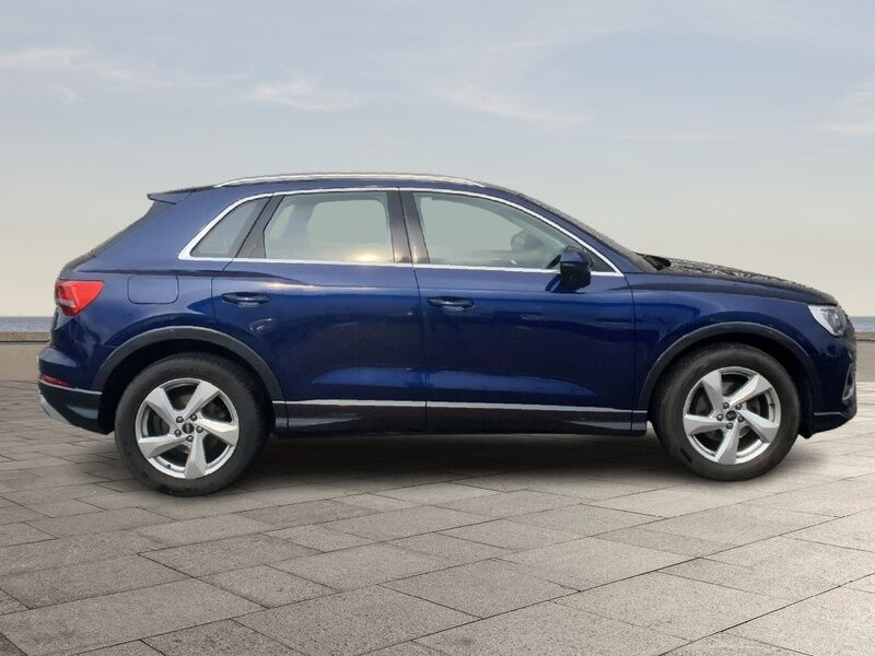More views of Audi Q3