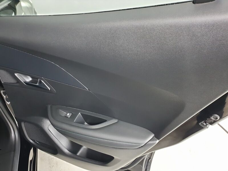 More views of Peugeot 2008