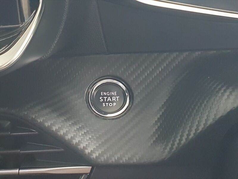 More views of Peugeot 2008