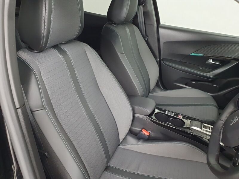 More views of Peugeot 2008