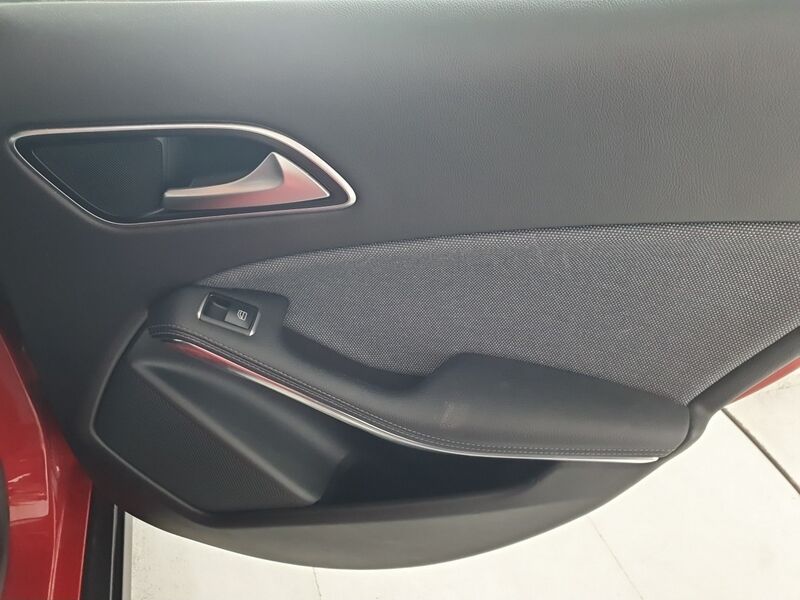 More views of Mercedes-Benz GLA