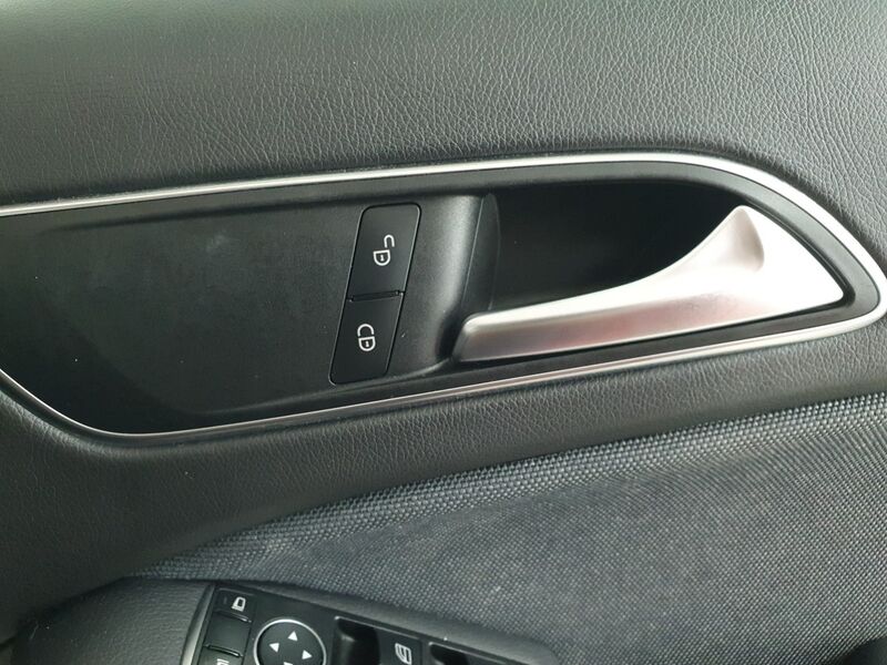 More views of Mercedes-Benz GLA