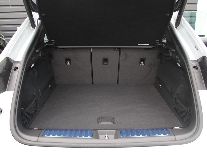 More views of Porsche Macan