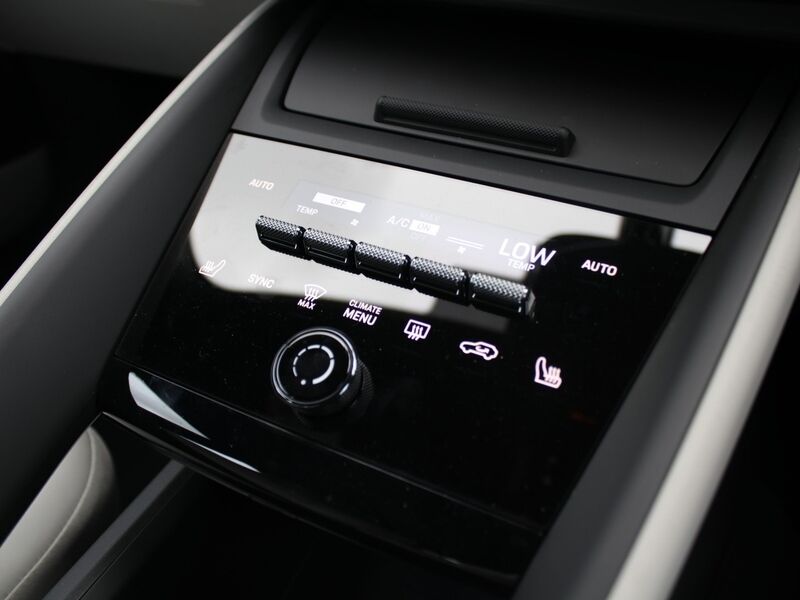 More views of Porsche Macan