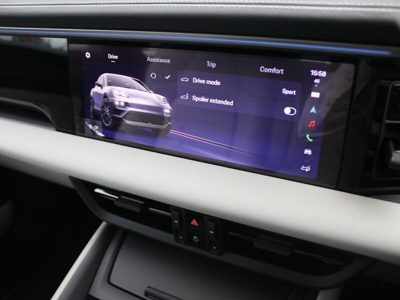 More views of Porsche Macan