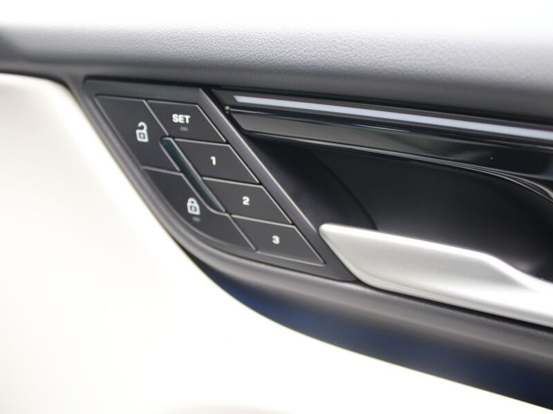 More views of Porsche Macan