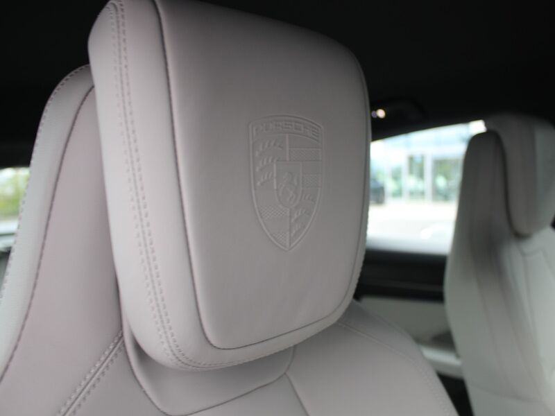 More views of Porsche Macan