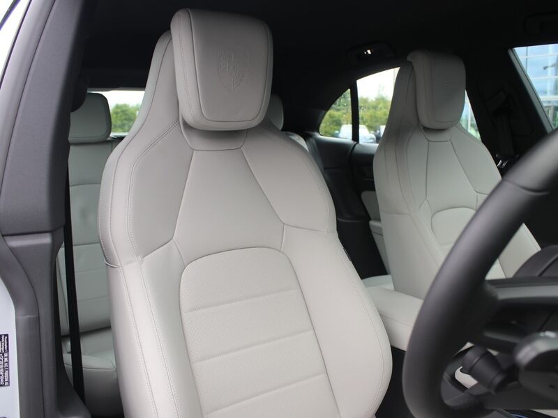 More views of Porsche Macan