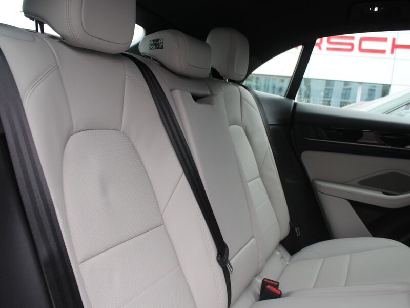 More views of Porsche Macan