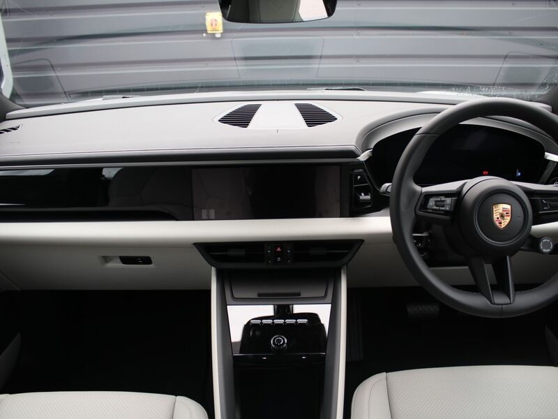 More views of Porsche Macan