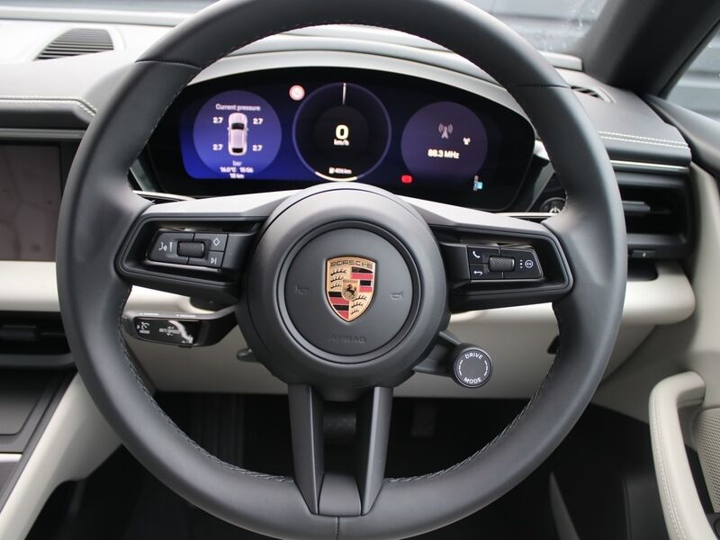 More views of Porsche Macan