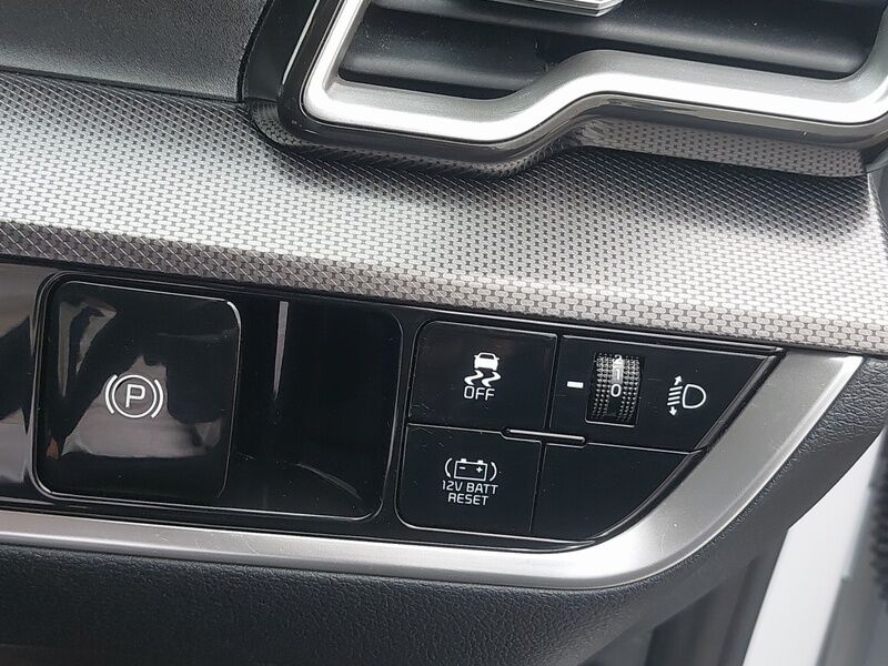 More views of Kia Sportage