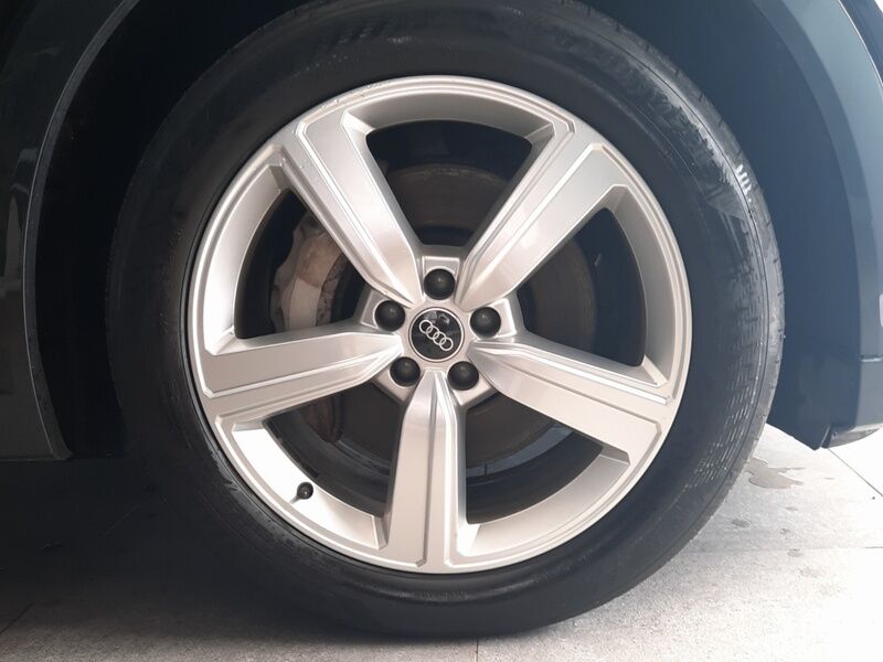 More views of Audi e-tron