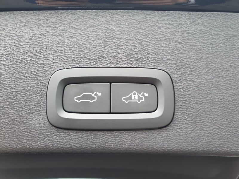 More views of Volvo EX40