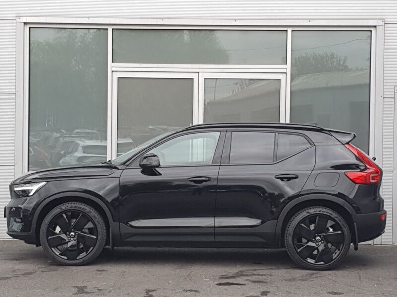 More views of Volvo EX40