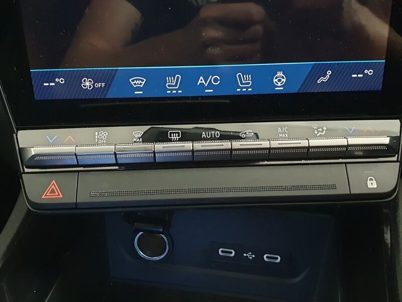 More views of Renault Rafale