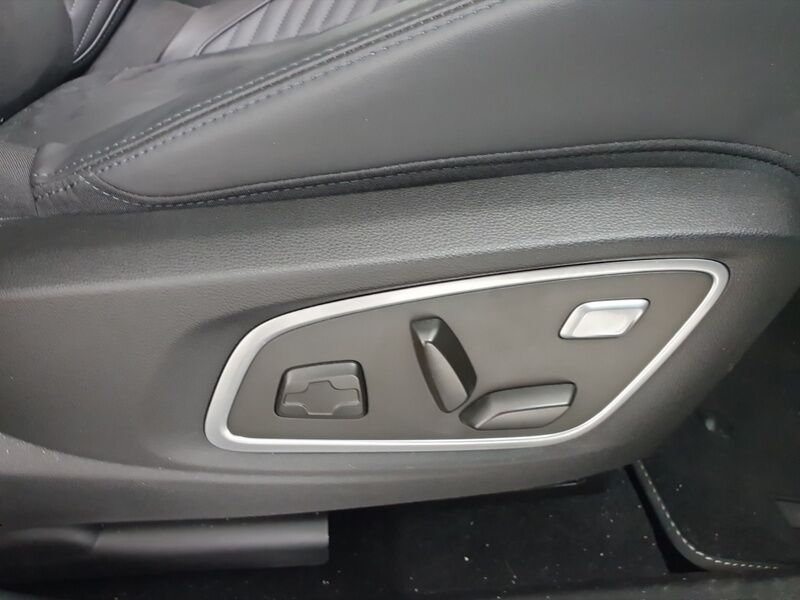 More views of Renault Rafale