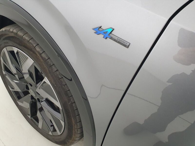 More views of Renault Rafale