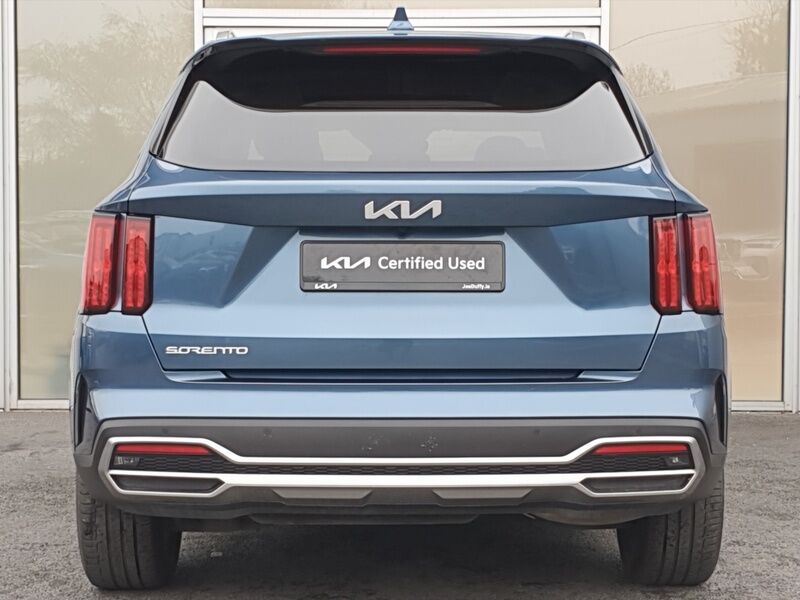 More views of Kia Sorento