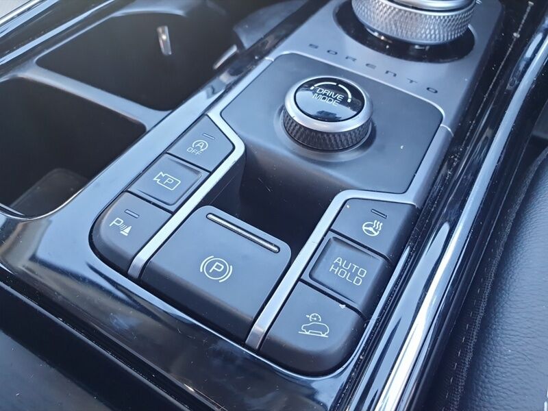 More views of Kia Sorento