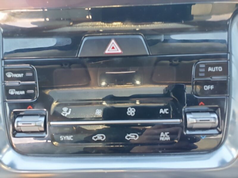 More views of Kia Sorento