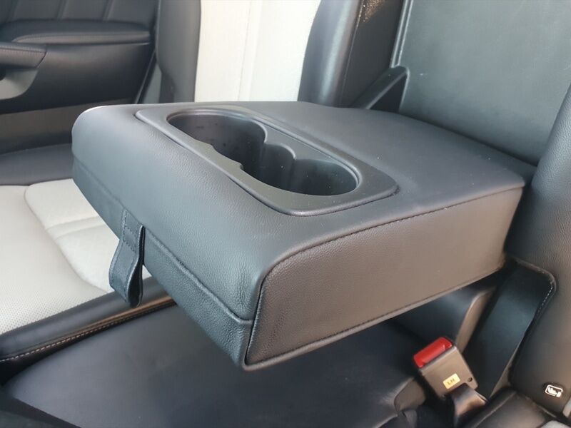 More views of Kia Sorento