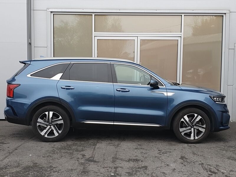 More views of Kia Sorento