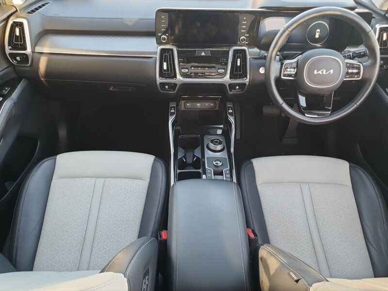 More views of Kia Sorento