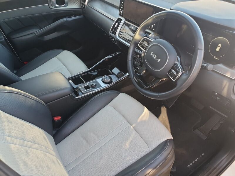 More views of Kia Sorento