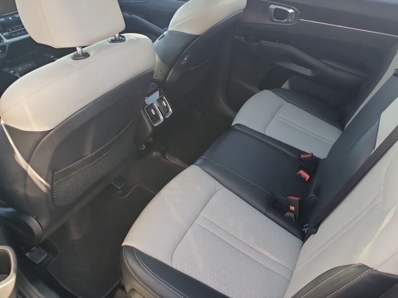 More views of Kia Sorento