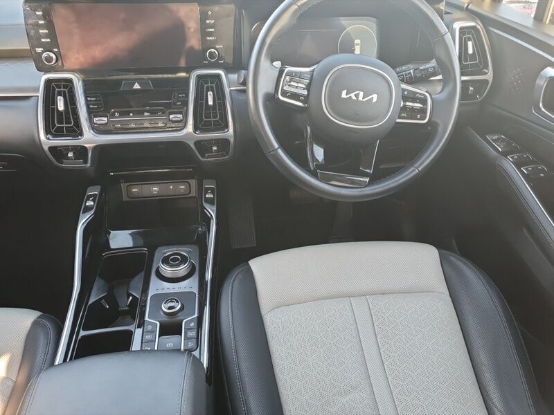 More views of Kia Sorento