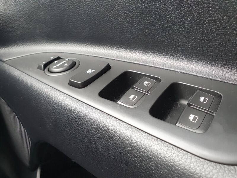 More views of Kia Stonic