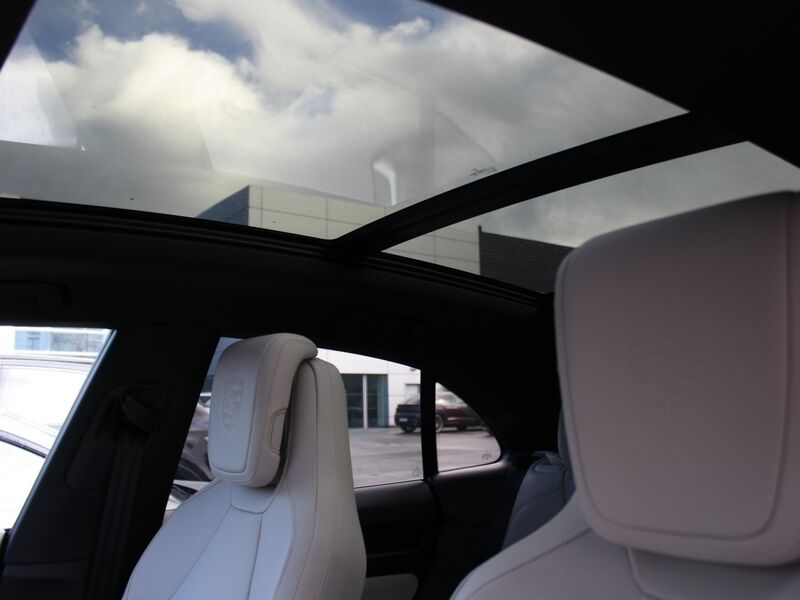 More views of Porsche Macan