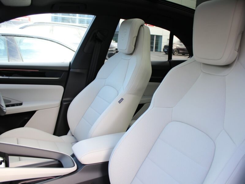 More views of Porsche Macan