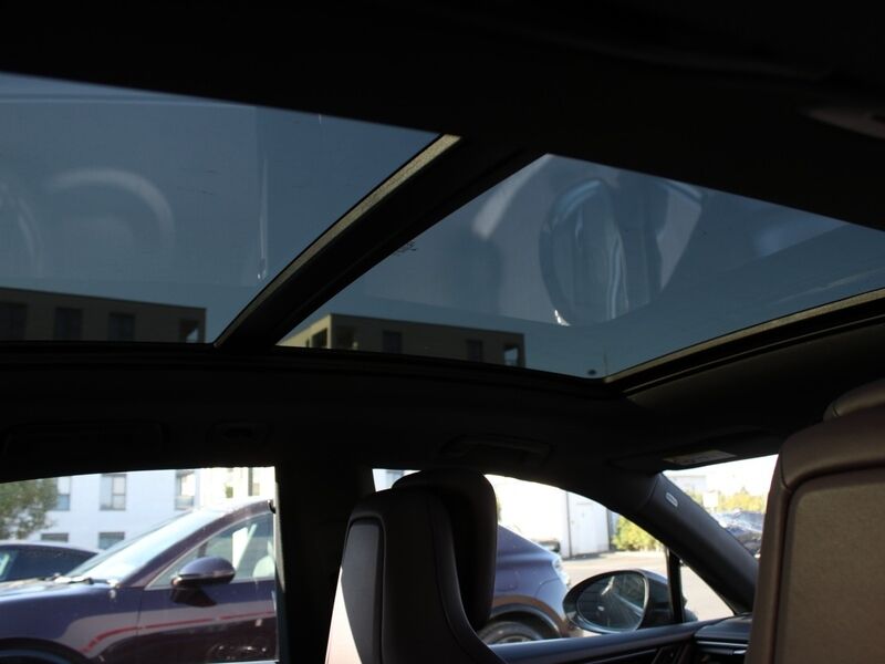 More views of Porsche Macan