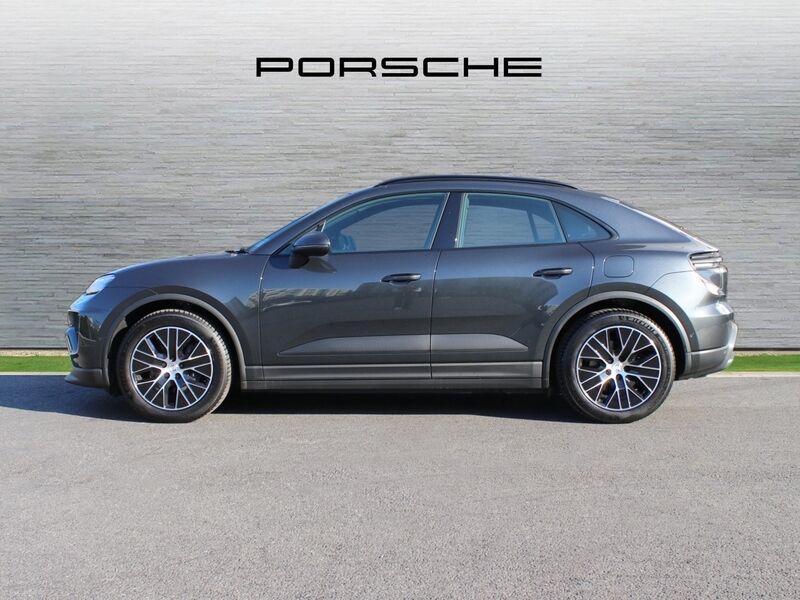 More views of Porsche Macan