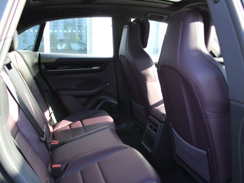 More views of Porsche Macan