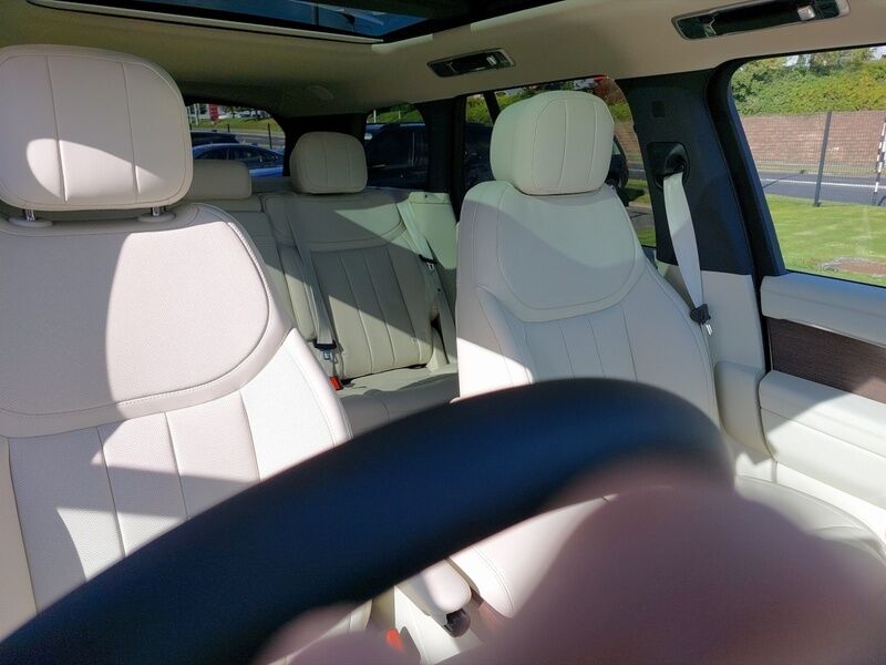 More views of Land Rover Range Rover