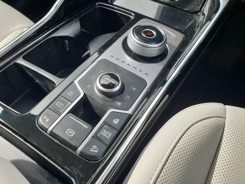 More views of Kia Sorento