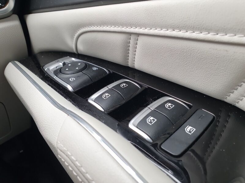 More views of Kia Sorento