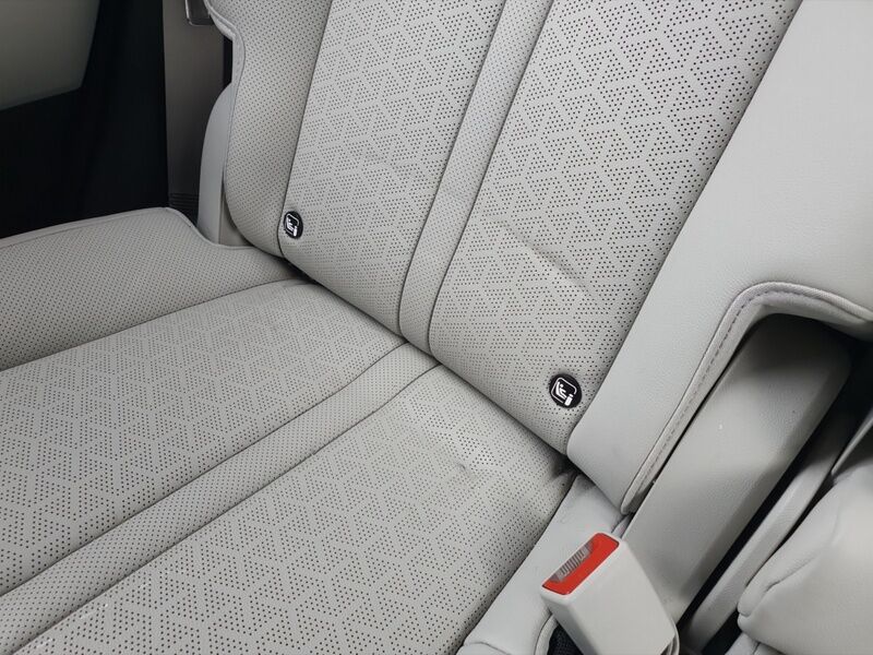 More views of Kia Sorento