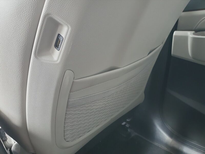 More views of Kia Sorento