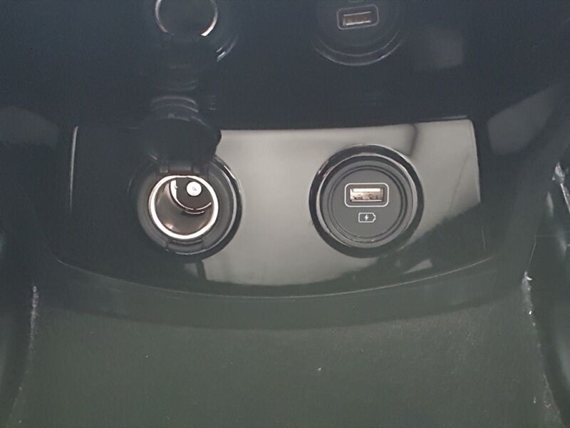 More views of Kia Sorento